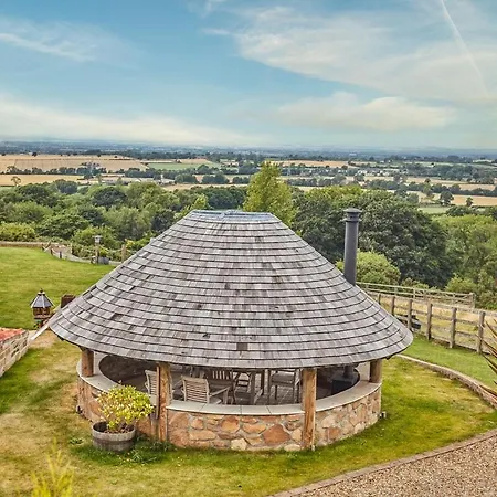 Guest house Osgoodby House With Private Indoor Heated Swimming Pool And Spectacular Views