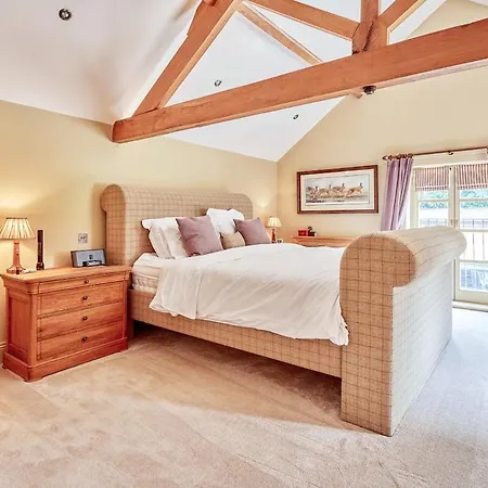 Osgoodby House With Private Indoor Heated Swimming Pool And Spectacular Views Guest house