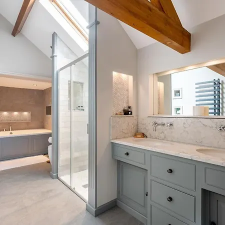Osgoodby House With Private Indoor Heated Swimming Pool And Spectacular Views Guest house