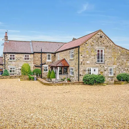 Osgoodby House With Private Indoor Heated Swimming Pool And Spectacular Views Guest house