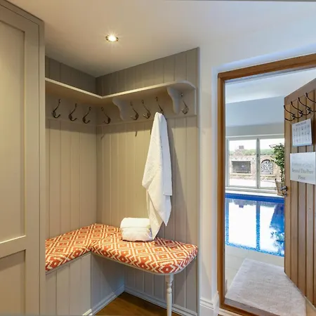 Guest house Osgoodby House With Private Indoor Heated Swimming Pool And Spectacular Views