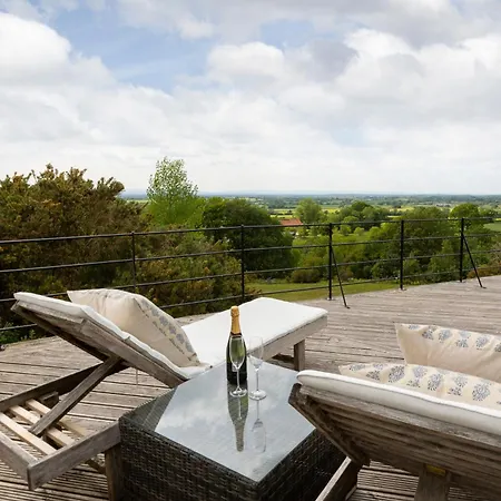 Guest house Osgoodby House With Private Indoor Heated Swimming Pool And Spectacular Views