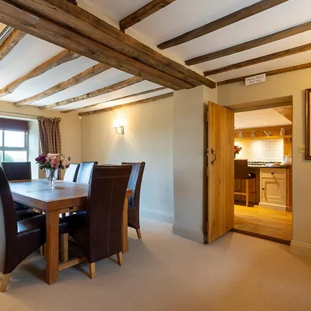 Osgoodby House With Private Indoor Heated Swimming Pool And Spectacular Views Guest house Sutton (North Yorkshire)