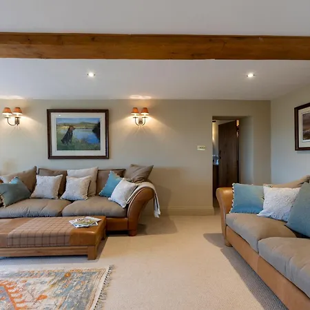 Osgoodby House With Private Indoor Heated Swimming Pool And Spectacular Views