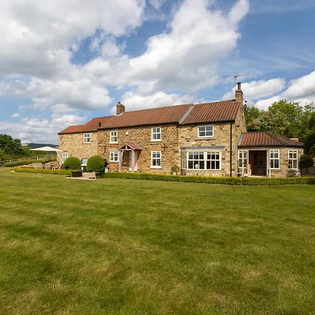 Osgoodby House With Private Indoor Heated Swimming Pool And Spectacular Views Guest house Sutton (North Yorkshire)