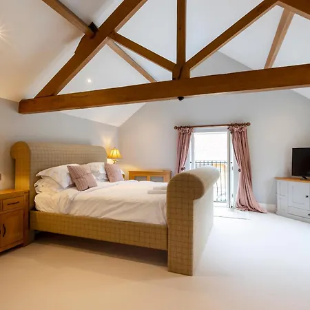 Osgoodby House With Private Indoor Heated Swimming Pool And Spectacular Views Sutton (North Yorkshire)