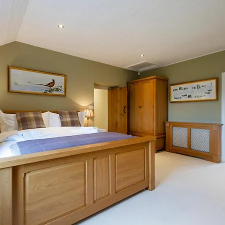 Osgoodby House With Swimming Pool And Spectacular Views * Sutton (North Yorkshire)