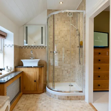 Osgoodby House With Private Indoor Heated Swimming Pool And Spectacular Views Guest house