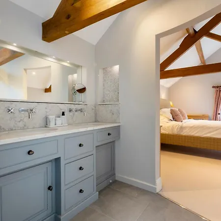 Guest house Osgoodby House With Private Indoor Heated Swimming Pool And Spectacular Views Sutton (North Yorkshire)