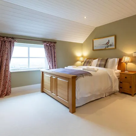 Osgoodby House With Private Indoor Heated Swimming Pool And Spectacular Views Sutton (North Yorkshire)