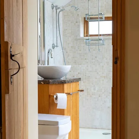 Osgoodby House With Private Indoor Heated Swimming Pool And Spectacular Views Sutton (North Yorkshire)