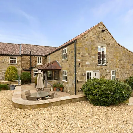 Osgoodby House With Private Indoor Heated Swimming Pool And Spectacular Views Sutton (North Yorkshire)