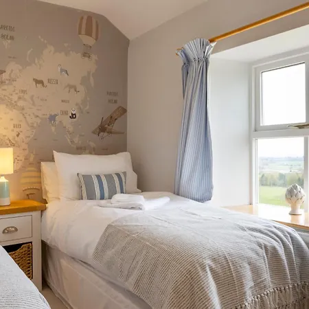 Osgoodby House With Private Indoor Heated Swimming Pool And Spectacular Views Sutton (North Yorkshire)