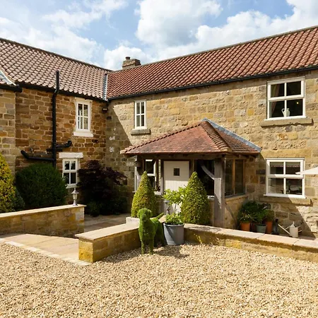 Osgoodby House With Private Indoor Heated Swimming Pool And Spectacular Views