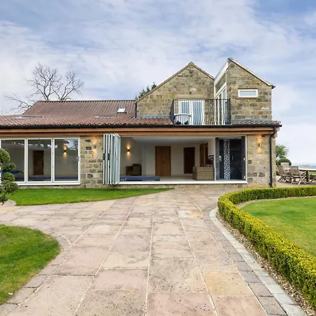 Osgoodby House With Private Indoor Heated Swimming Pool And Spectacular Views Sutton (North Yorkshire)