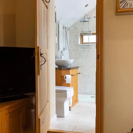 Osgoodby House With Private Indoor Heated Swimming Pool And Spectacular Views