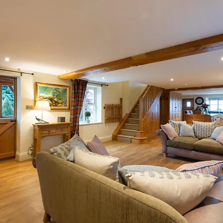 Osgoodby House With Private Indoor Heated Swimming Pool And Spectacular Views Sutton (North Yorkshire)
